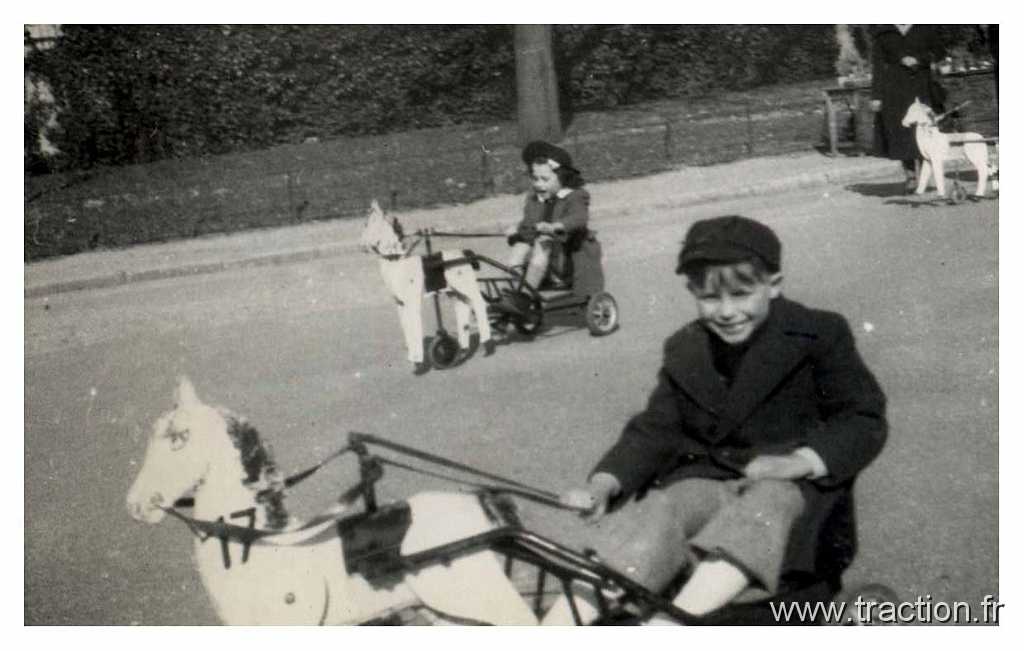 1954_00_00 0236.jpg - 00/00/1954 - PARIS (Seine), Jardin d'acclimatation, Michel LÉVÊQUE
